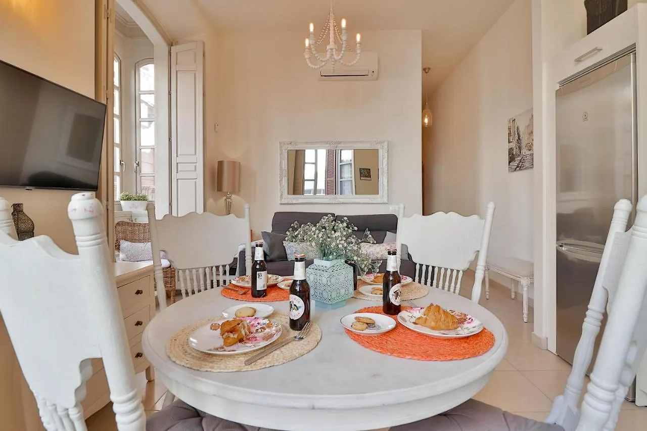 Flat 2 Bedrooms In The City Center Малага