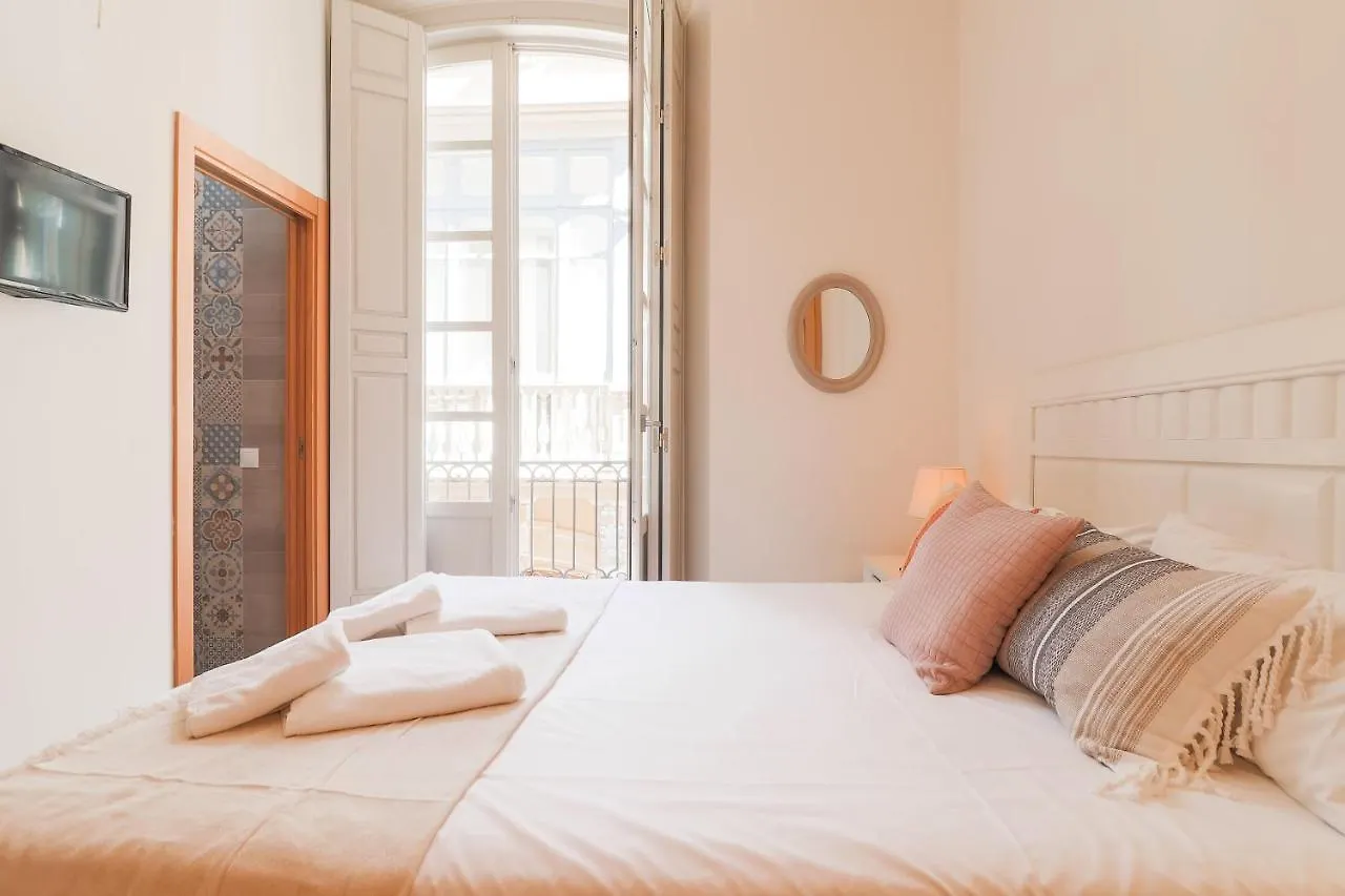 Flat 2 Bedrooms In The City Center Малага